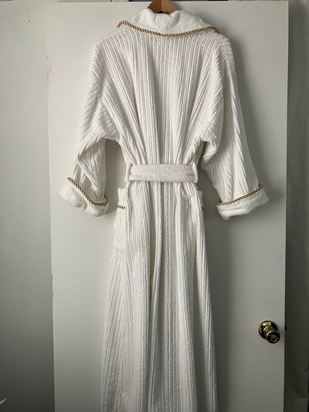 Kinnaird White Chenille Cotton Wrap Robe with Embroidered Gold Trim Medium - Picture 2 of 5